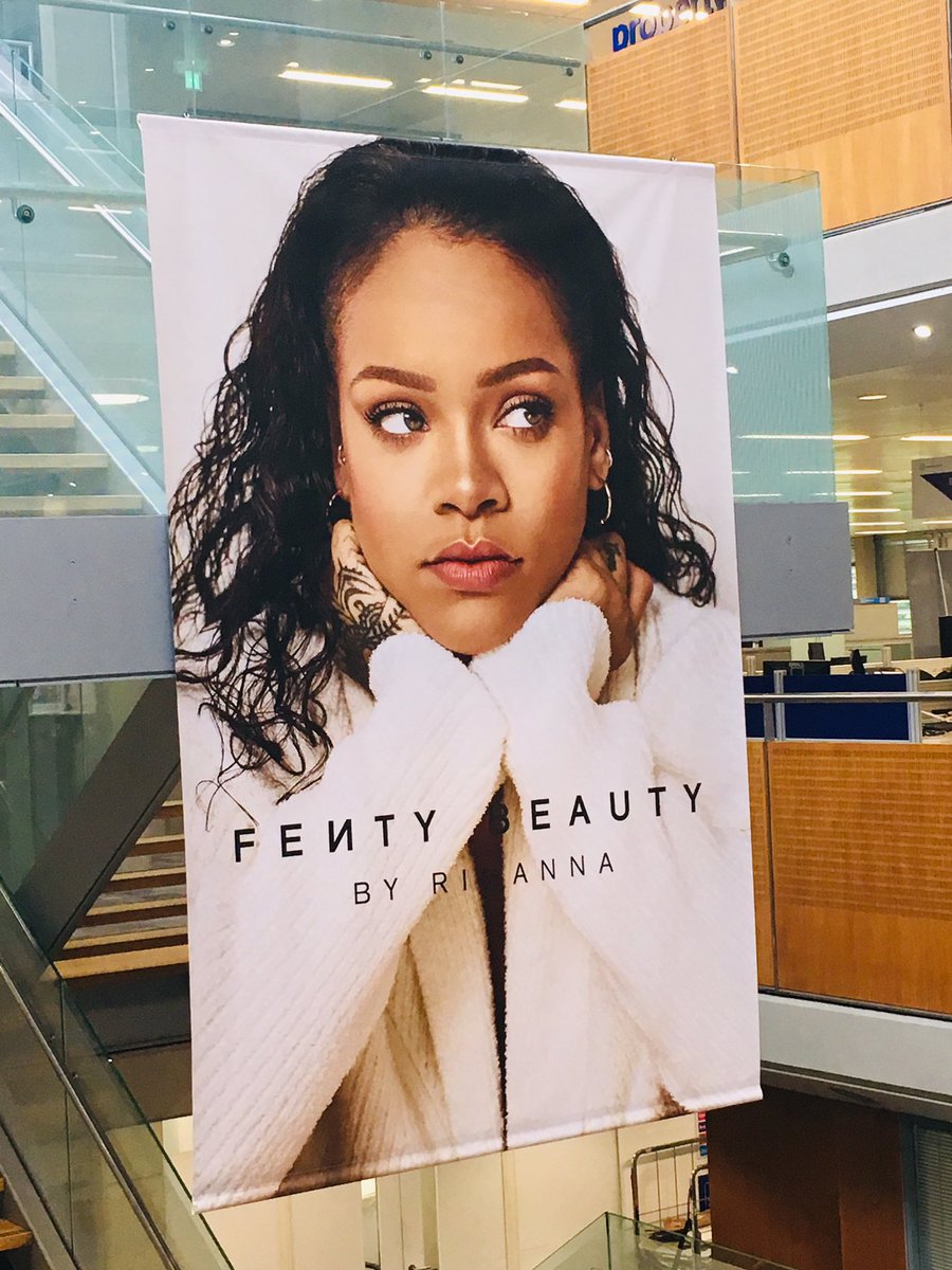 McBagdatlioglu's tweet photo. 🚨It’s time people🚨 
@fentybeauty is landing in @BootsUK today and I get to look at this stunner in the office 👀 Happy Fenty Friday! #FENTYBEAUTYxBOOTS #FentyBeauty https://t.co/TTKhouwubu