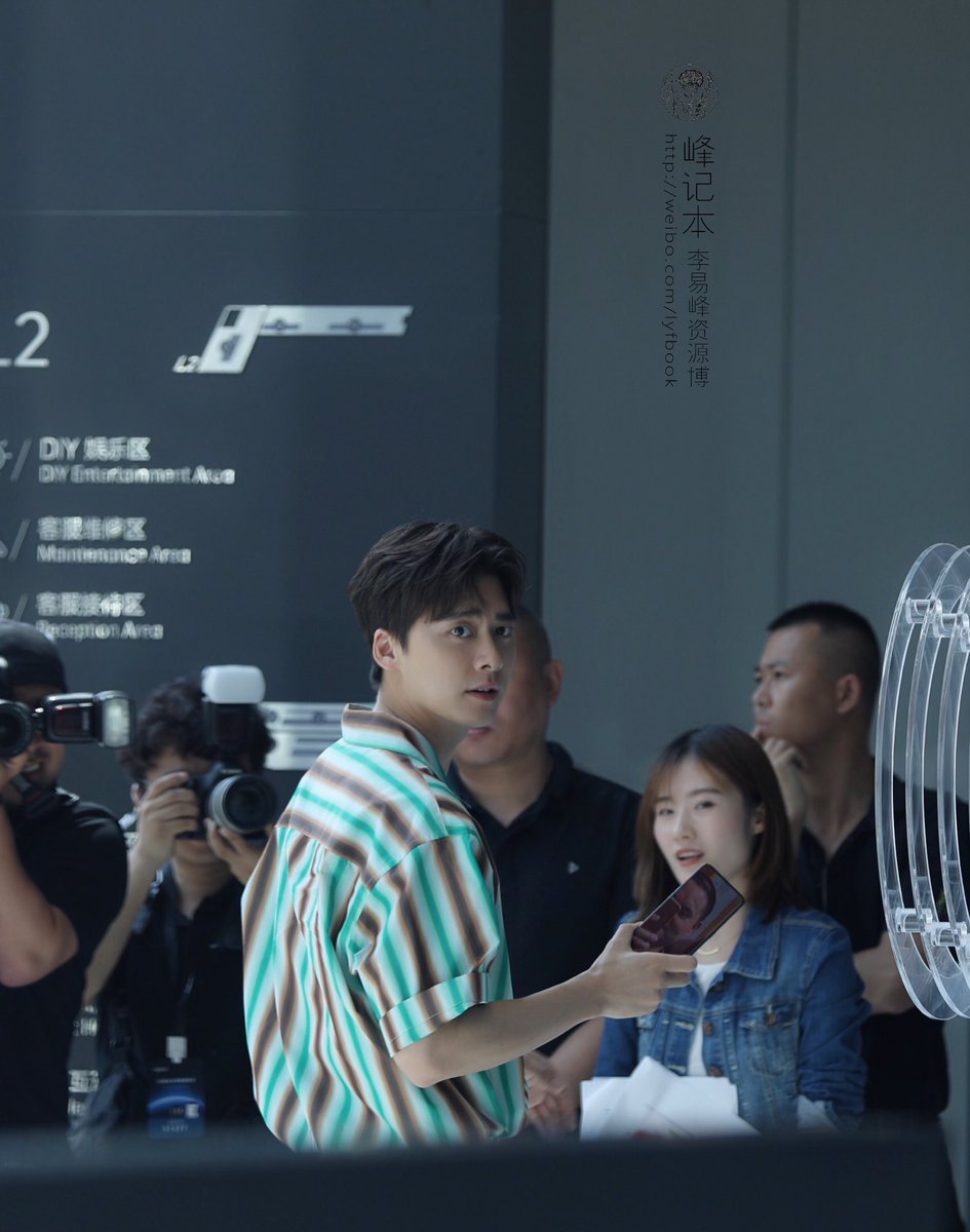 Shirlery1's tweet photo. #liyifeng #李易峰 20190510 OPPO 5G星火计划首席体验官😘 https://t.co/B1nrSMvk68