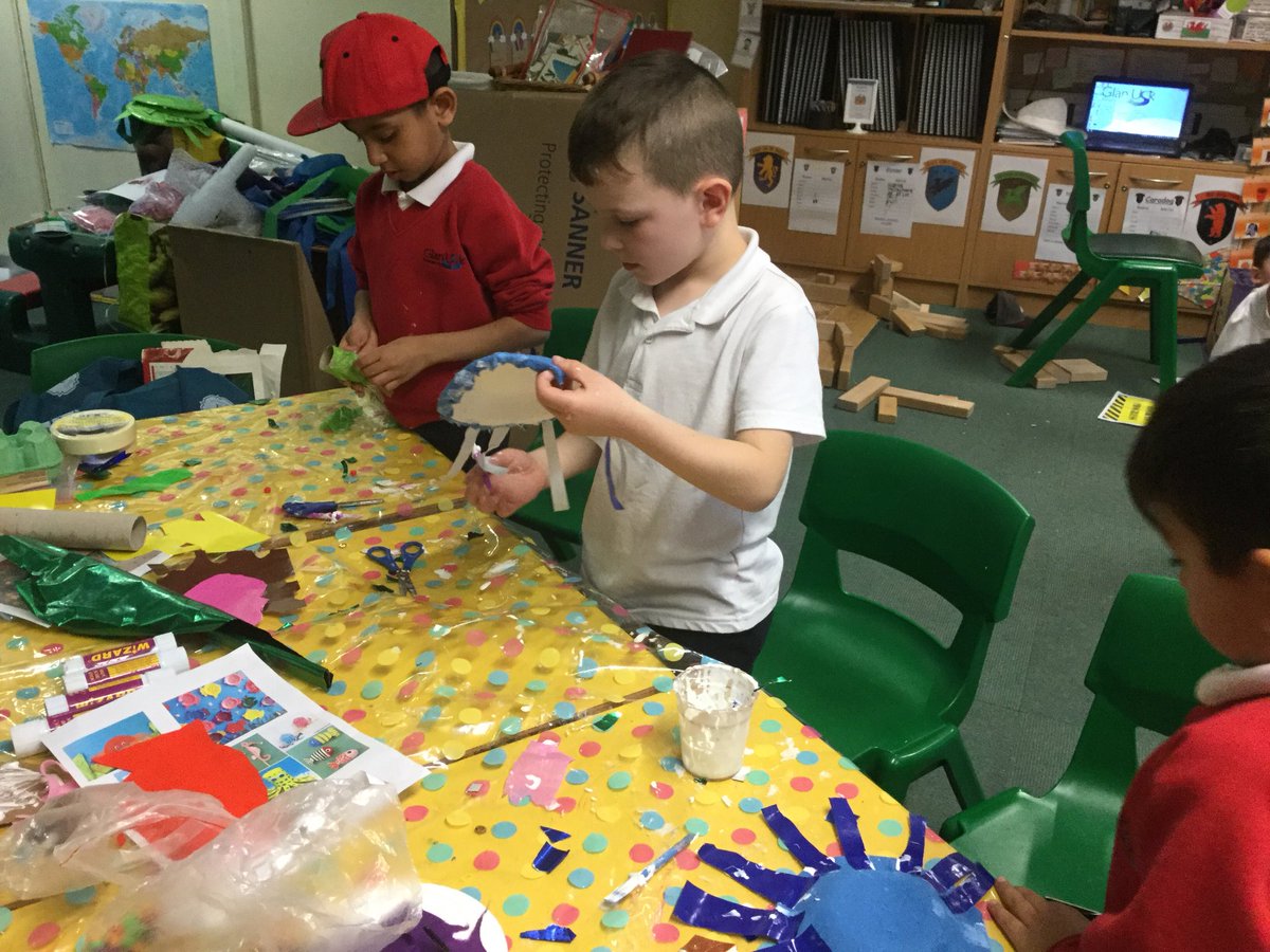 Yr1GUPS's tweet photo. Year 1 had a busy Immersion Day on Thursday. All ready for our new topic for the Summer Term. @Yr1GUPS  #GUPS #GUPSHINE https://t.co/kgkh3lYdPN