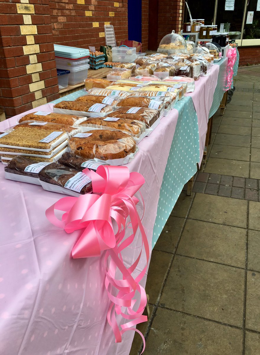 FridayCakes's tweet photo. Supporting @JayneGriffith11 turning 3 towns #pink for #CancerResearch #llandrindodwells #builth #Rhayader 🎀🎀🎀 https://t.co/vGsv8r2uO9