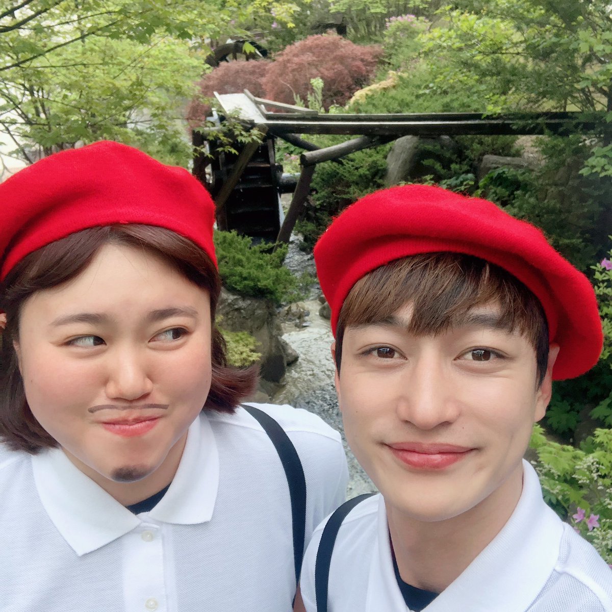 OfficialKokoon's tweet photo. [주원]
내 여자친구를 소개합니다
여자친구와 해외여행 가기 참 쉬워요
지수와 네덜란드 튤립축제를 다녀왔습니다.
튤립의 땅 네덜란드! 정말 아름답고 이뻤어요!
튤립에 집중한 나머지 지수를 잃어버리고 말았는데
튤립 한 송이가 시들어있길래 마시던 물을 튤립에게 양보했습니다
지수야 어디야? https://t.co/LrK1VcwBIc