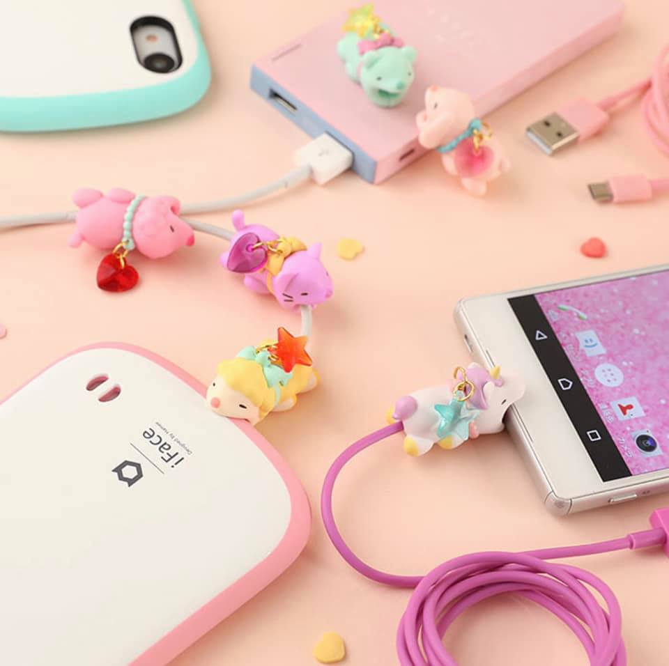 vivand_'s tweet photo. Adorables! No creus? 🐼🐳🐰
Si vols protegir la part més sensible del teu carregador d'una forma divertida i original, aquí tens la solució 🤩
Descobreix tots els models disponibles a @stay_andorra !
#Vivand #Escaldes #EscaldesEngordany #Andorra #cablebites https://t.co/sPUH5ZRpgp