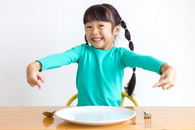 Point to what you’re talking about, and don’t be shy about using gestures to support your communication. For example, if you’re telling a group of children dinner is ready, you can do a knife and fork action and point to the dinner table. #DeafAwarenessTips