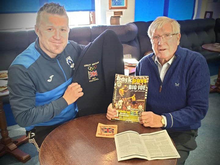 Haverfordwest football reminiscence programme commended at National Alzheimer’s Society conference. Read how Wyndham from Vi-Ability has been working with Haverfordwest AFC to support people with dementia. bit.ly/2JaN4q1
#aruk #dementia #sportinglegends #haverfordwest