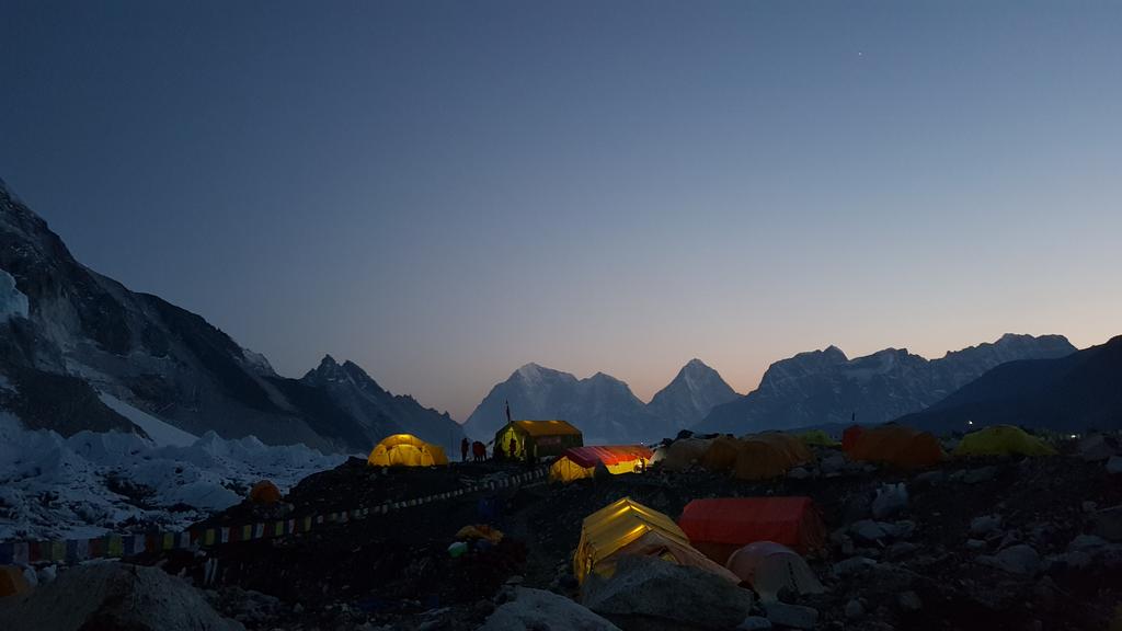 seamuslawless's tweet photo. Not a bad view from the front door.... well, the tent flap! #Everest2019 #IrelandOnEverest https://t.co/DwmhSmk5OG