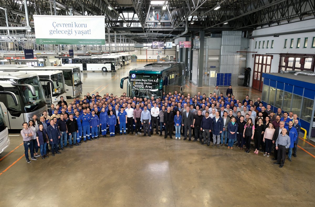 Mercedes-Benz Türk 90.000'inci otobüsünü banttan indirdi
.
#mercedesbenz #mercedesbenztürk #travego #daimlerbenz #daimlerbus #daimlerbuses #tourismo #newtourismo #yenitourismo #newtravego #yenitravego #truck #trucker #trucks #ulaşımplatformu #ulaşımdakigözünüz