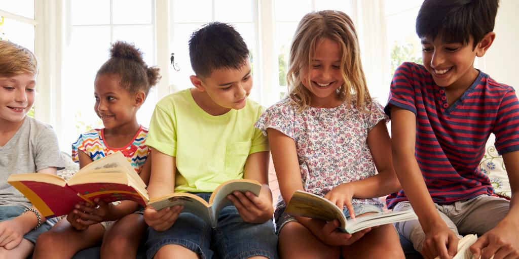 WhatsOn4KidsUK's tweet photo. Hellooooooo FRIDAY! #FF @mumandworking @ChildrensAAssoc @cawwatchmefly #whatson4 #teamwork https://t.co/sHhEmUUdF9