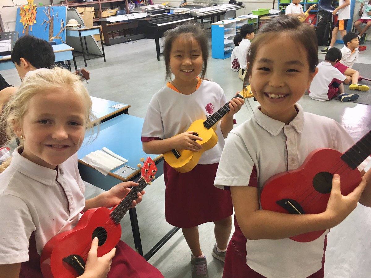 TonyPalumbo1's tweet image. Never too young for your first ukulele jam session #musiced #isspride #ibpyp #pypmusic