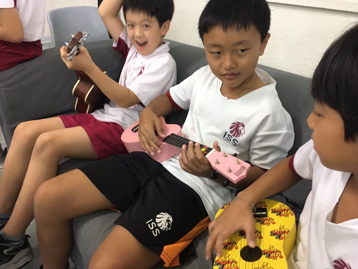 TonyPalumbo1's tweet image. Never too young for your first ukulele jam session #musiced #isspride #ibpyp #pypmusic