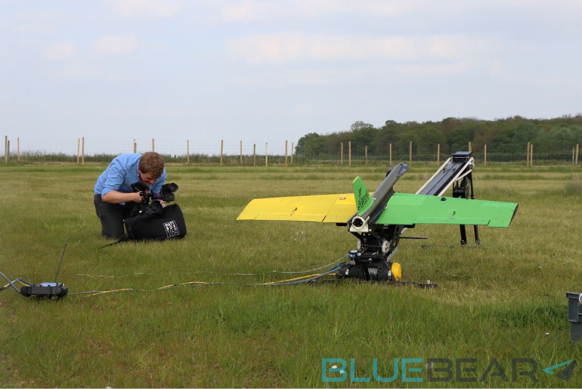 wearebluebear's tweet photo. Last week Blue Bear welcomed @OrtisDeley to discuss and show how 5G Technology is being used to support future drone technologies. Ortis is a line resident for @GNRailUK and is exploring how #5G will transform your commute in 2020 
#wearebluebear #GNRail

https://t.co/YgtzYGnLvA https://t.co/S03HY65Szw