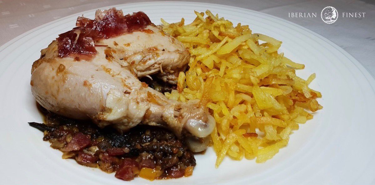 IberianFinest_'s tweet photo. Hoy toca receta que os dejamos en nuestro blog: “Pollo en salsa con rebozuelos secos y virutas de jamón”.

En el link tenéis todos los pasos para su elaboración 

https://t.co/R8hYwM1MeA

#iberian #iberianfinest #jamon #receta #post #virutasdejamon #recetapollo https://t.co/AQHRdWl3d7