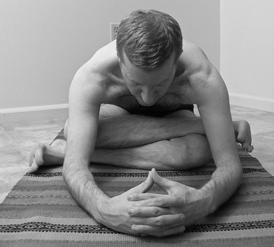 YogisimaES's tweet photo. Pocas #posturas en el #yoga se encargan de ofrecer toda la #tranquilidad necesaria a todo el cuerpo, así como energía positiva suficiente para liberarla de las tensiones causadas por el estrés como lo puede lograr la #postura o el #asana del Leño Ardiente. 

#yogisima #yogapose https://t.co/xoEezIoAnN