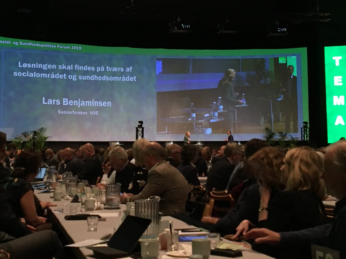 Vi er selvfølgelig med til #KLforum I går holdt seniorforsker Lars Benjaminsen oplæg om, hvor vigtigt det er at finde løsninger, der går på tværs af social- og sundhedsområdet #dksocial #sundpol