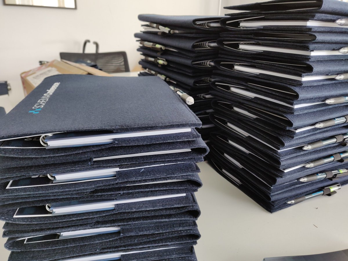 Wir packen gerade eure Infomappen! Nicht am Empfang vergessen nächste Woche #SCHEMAcon