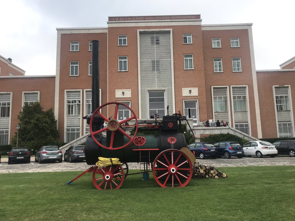 tomasramon's tweet photo. Ahora mismo en @etsiaab de la @La_UPM, jugando al #ajedrez en #SanIsidro2019 y preparando con bachilleres el IV Congreso #Cientificate, alentando vocaciones #STEAM entre los jóvenes #somosUPM @SerIngenieraUPM @fllmadridUPM https://t.co/4kUGnOUjvo
