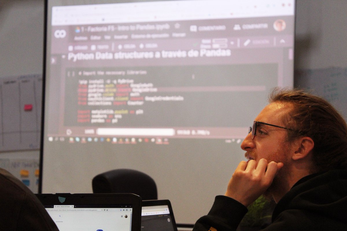 FactoriaF5's tweet photo. Aprendiendo sobre #python y #AI de la mano de Nohemy Vegar🔝, Data Scientist en @everis, a través de una serie de master classes semanales.

Esta semana toca descubrir cómo funciona una red nueronal😮
#FridayFunday #rompemosloscodigos #trenquemelscodis #factoriaf5 #simplonco https://t.co/11vjK96tQm