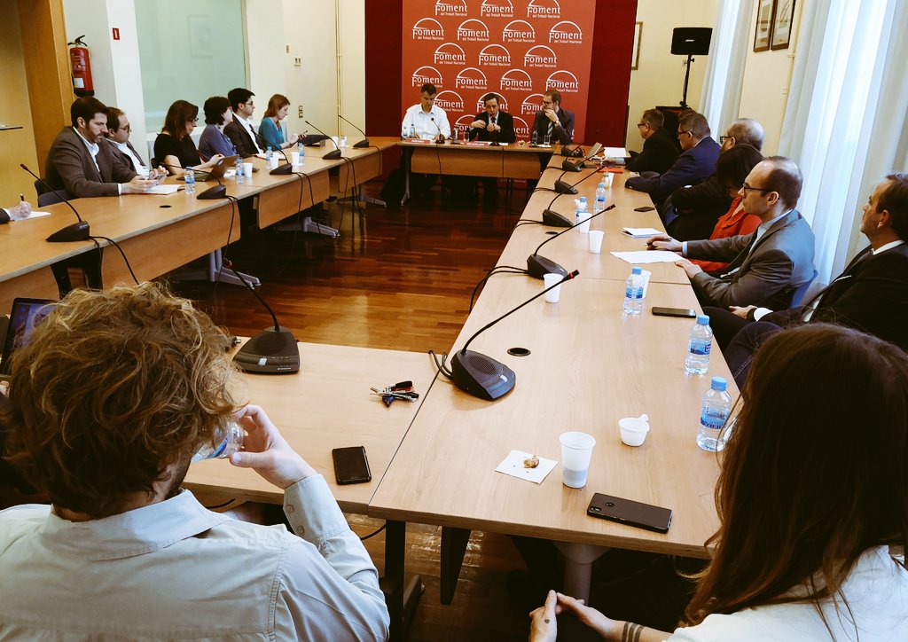 FomentTreball's tweet image. 2n #BreakfastInnovation sobre finançament de projectes innovadors amb el conseller delegat d'@enisa, @bayonlopez: "com a instrument d'ajuda pública dirigit a pimes, volem orientar al govern cap a un model productiu que segueixi potenciant l'ecosistema emprenedor del país"