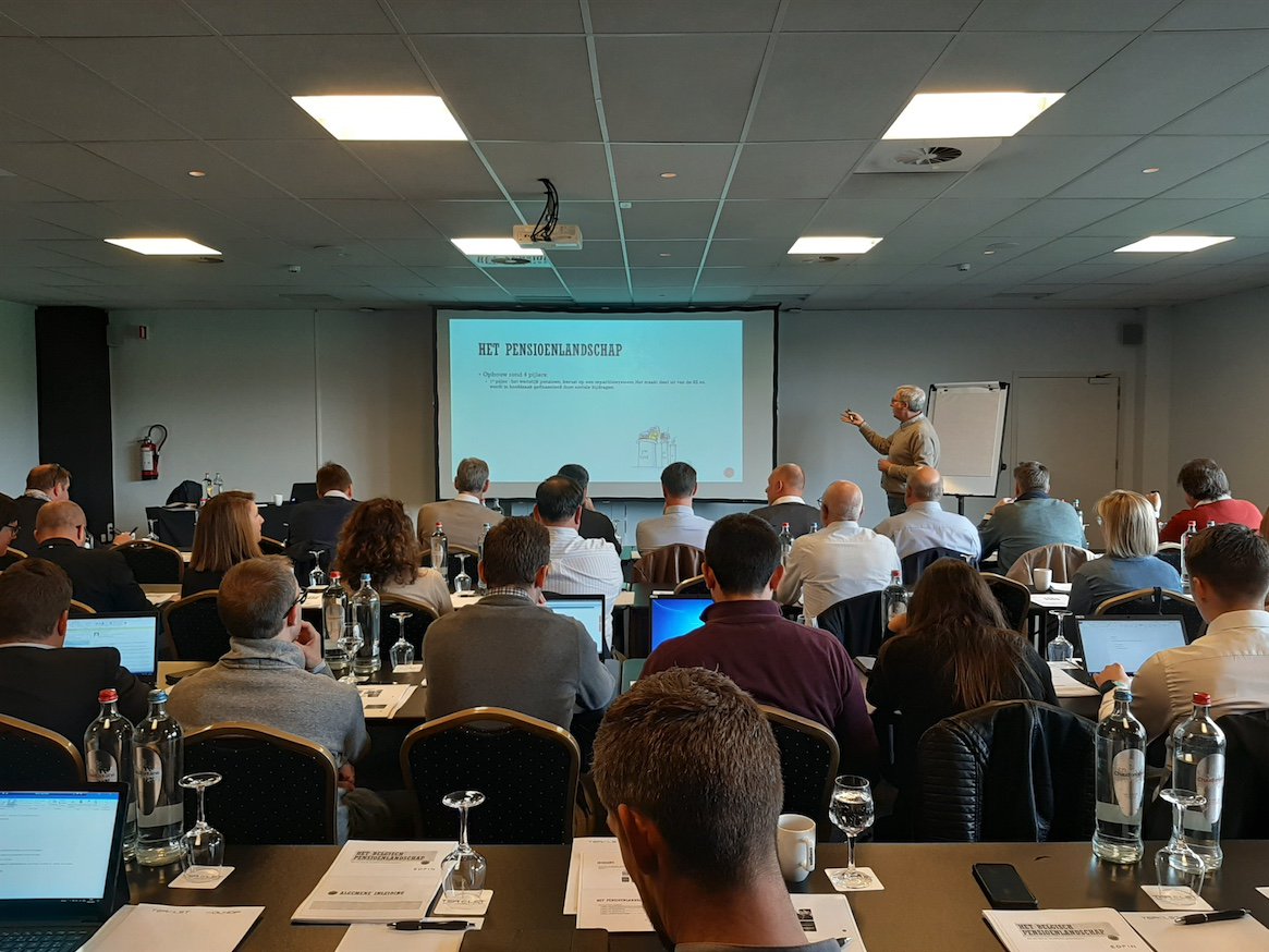 Een volle zaal in Edegem voor de #opleiding "Het #pensioenlandschap in België" met Benny De Cauwer!