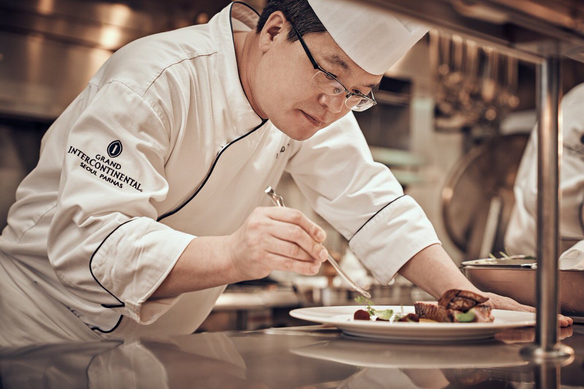 LaListe1000's tweet image. #LaListe is delighted to share the exciting news about ‘TABLE 34’ , World’s Top 1000 restaurant in Seoul ! 🇰🇷 

#Table34 is celebrating for being included in #laliste1000 2019 with their special dining promotion ‘#GloryofLaListe2019´ (May 1st ~ June 30th)! Don’t miss it 🔥