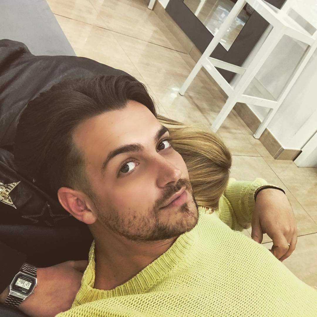 Su <a href="/RaiUno/">Rai1</a> da <a href="/eleonoradaniele/">Eleonora Daniele</a> la voce più bella <a href="/Valerio_Scanu/">ValerioScanu</a> ❤️ e pure il più figo 🥰😅❤️ #storieitaliane