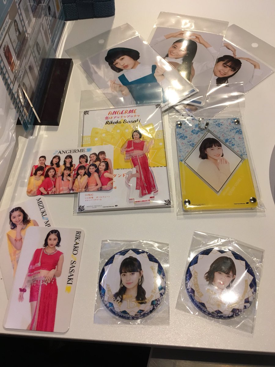 ta14_harris's tweet photo. 今日しか行けそうになかったので、アンジュルーム行ってきました！

財布の紐なくしてるのでグッズ買ってガチャも2回した、
しかし今日の私は運が強い💪
自引きでこのクオリティ最高！

開封してないけど
#ご飯ととるのがいいと聞きました 
#ANGEROOM https://t.co/Z8CK6qci5o