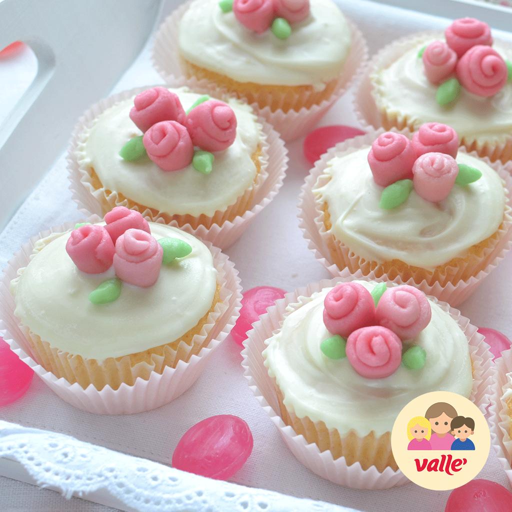 valletortaperte's tweet photo. Cupcakes bouquet: dolci per la festa della mamma da preparare con fantasia e tanto amore. 🔝❤️
Ricetta: https://t.co/nKfP8vS6EE
#valletortaperte #lasciatefareaidolci
•
•
•
#valle #festadellamamma #mamma #momsday #mothersady #lovemom #torta #cake #dolce https://t.co/glpxJjOQCA