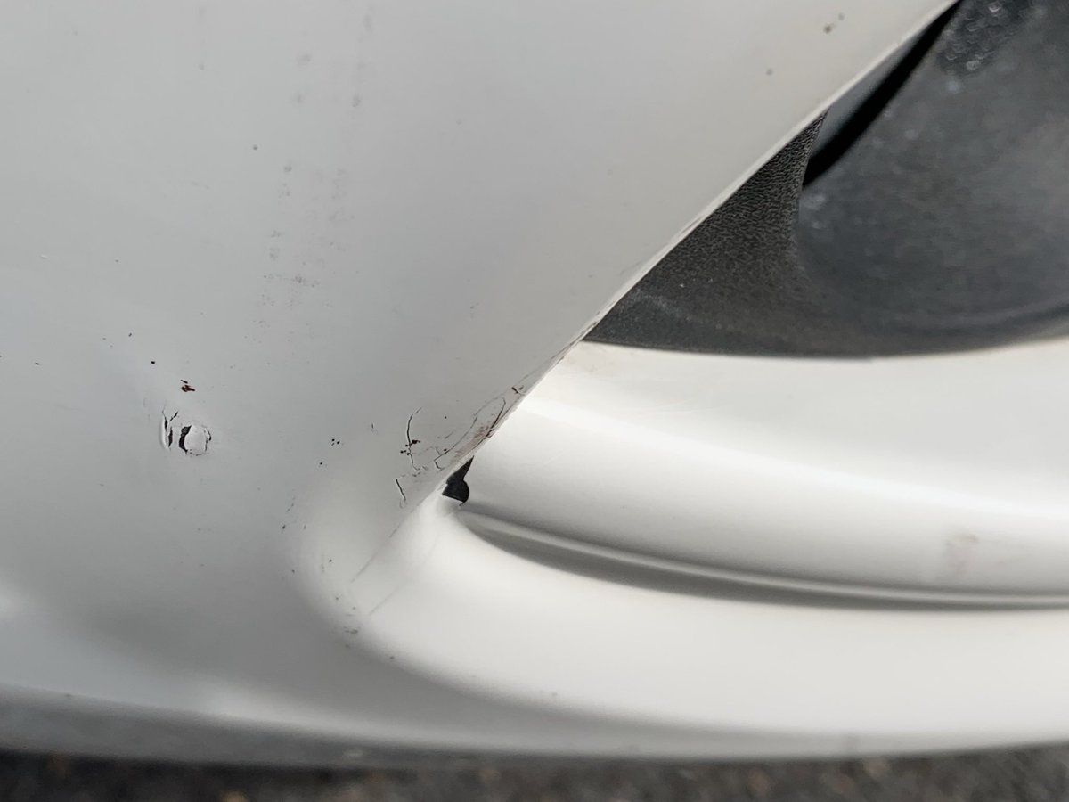 黒いかわうそ めるた Auf Twitter 先日擦ってしまった車の傷 1枚目 をコンパウンドで磨きました 2枚目 一部塗装が剥がれた部分はあるものの 殆ど目立たなくなったよー W かれらん Carreramirage ありがとううう そんなわけで 午後から明日のお