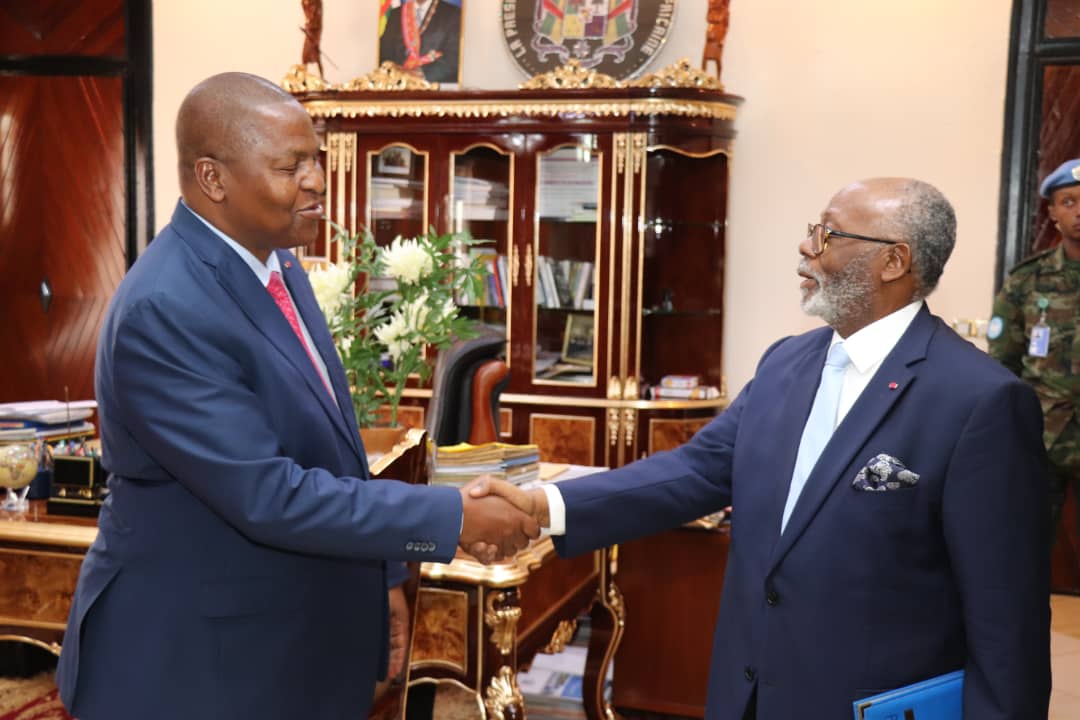 diplocam_minrex's tweet photo. Le Ministre des Relations Extérieures S.E.M MBELLA MBELLA a été reçu par le Président Centrafricain S.E. Pr Archange TOUADERA le 07 mai 2019.
Le Ministre était porteur d'un message de solidarité et fraternité du Président S.E.M Paul BIYA adressé à son Homologue et Frère de la RCA https://t.co/mQrmiaG8J1