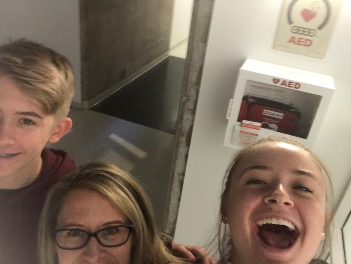 CraverMelanie's tweet photo. Autumn found an AED with her mom while going to "Take your child to work day". https://t.co/oM6AbVVAmJ