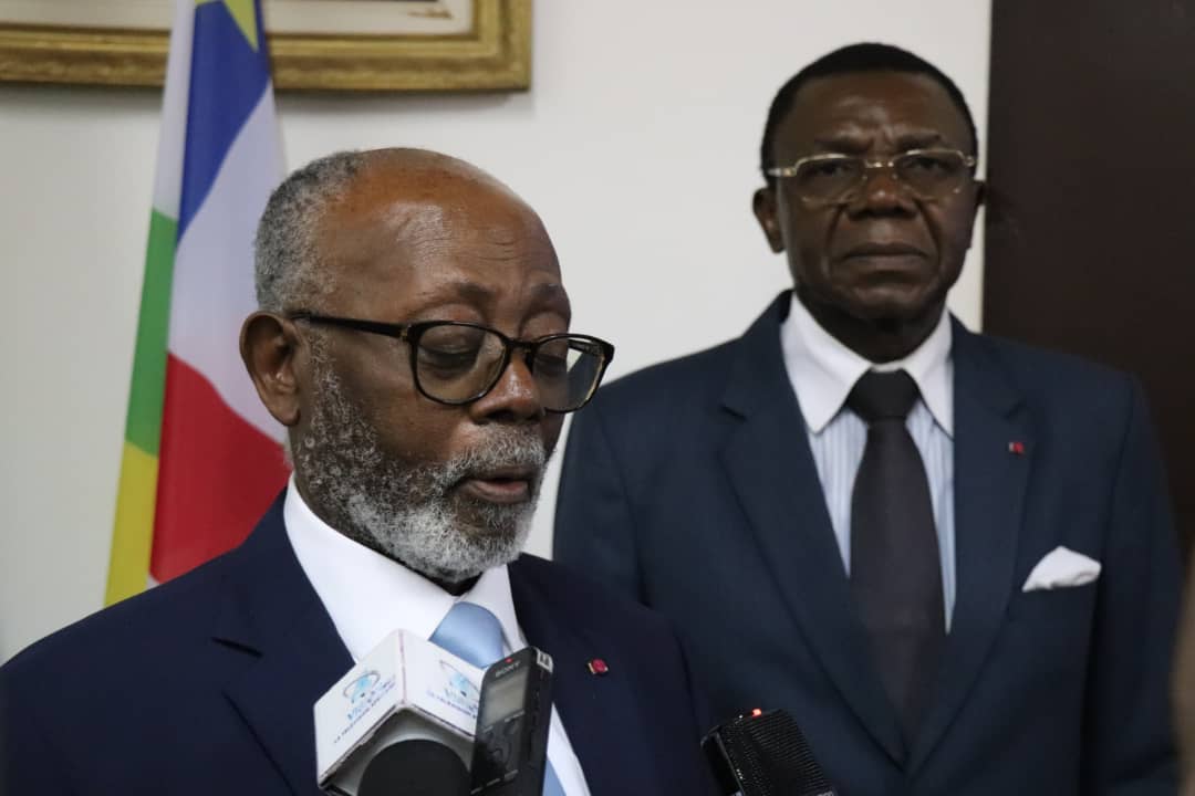 diplocam_minrex's tweet photo. Le Ministre des Relations Extérieures S.E.M MBELLA MBELLA a été reçu par le Président Centrafricain S.E. Pr Archange TOUADERA le 07 mai 2019.
Le Ministre était porteur d'un message de solidarité et fraternité du Président S.E.M Paul BIYA adressé à son Homologue et Frère de la RCA https://t.co/mQrmiaG8J1