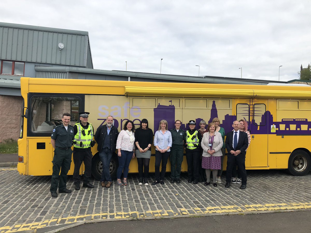 ShonaRobison's tweet photo. Thanks to all involved in the @DundeeSafeZone bus, very impressed with the work that they do, particularly the volunteers who help keep people safe https://t.co/TvkFXFCYvQ
