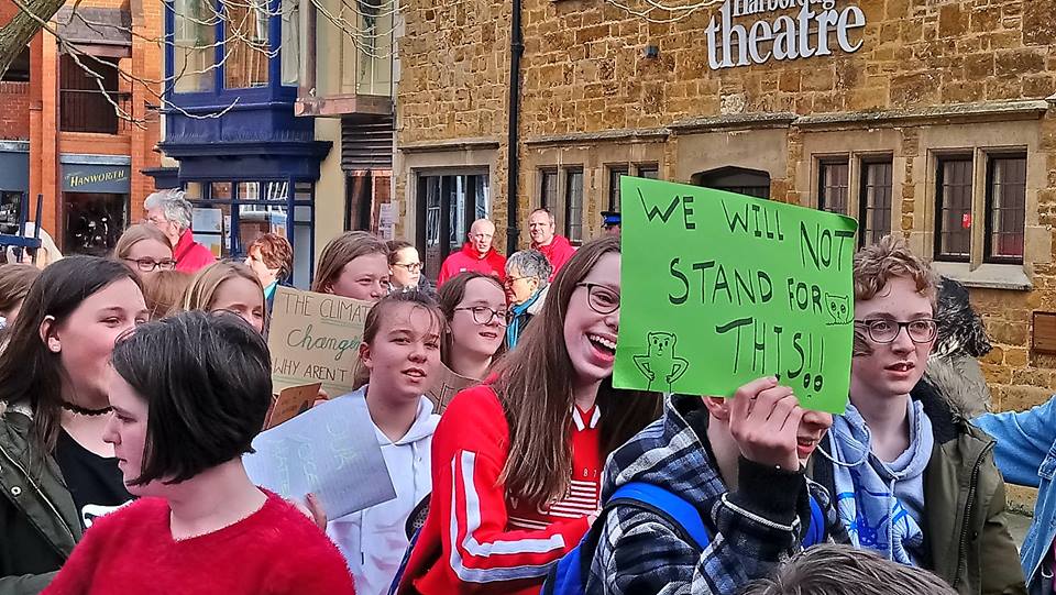 Call to be made next week for <a href="/LeicsCountyHall/">Leicestershire CC</a> to declare a 'Climate Emergency' - more on Hfm News &amp; here: harboroughfm.co.uk/climate-emerge…