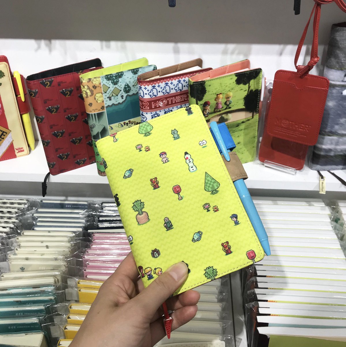 Tobichi Tobichiでは ほぼ日ストアでは売り切れてしまった商品で販売しているものもあります 手帳カバーでは 18年のmother2 ここはマジカントのくに や 笹尾光彦さんのオリジナルサイズのカバー The Beatles Help など 少しだけ在庫がござい