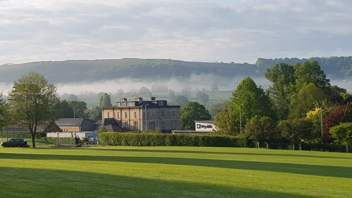 WycliffeCollege's tweet photo. Little did we know this morning that this absolute treat of a photo was waiting in the marketing inbox! Thank you Mr Arman for capturing this gorgeous image of #WycliffePrep! #wycliffe #ukschool #ukboardingschool https://t.co/nM9dPTl29M