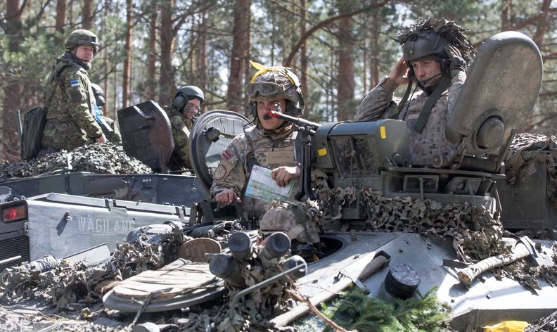 NATOJFCBS's tweet image. 👀pictures from the #NATO exercise #SpringStorm2019 in Estonia! 🇪🇪 More than 9️⃣0️⃣0️⃣0️⃣ soldiers are taking part in this 3️⃣ week-long exercise. Soldiers from 🇧🇪🇨🇦🇫🇮🇫🇷🇬🇪🇩🇪🇬🇧🇱🇻🇱🇹🇵🇱 🇺🇦🇺🇸 take part. They are training together to maintain ready and capable! 💪 #WeAreNATO #Kevadtorm