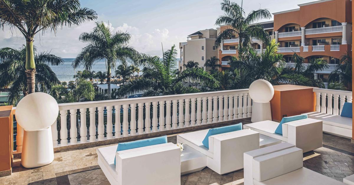 Say "Hello!" to another wonderful day enjoying the tropical climate of #Jamaica from Iberostar Selection Rose Hall Suites.
➡ bit.ly/308MHSd