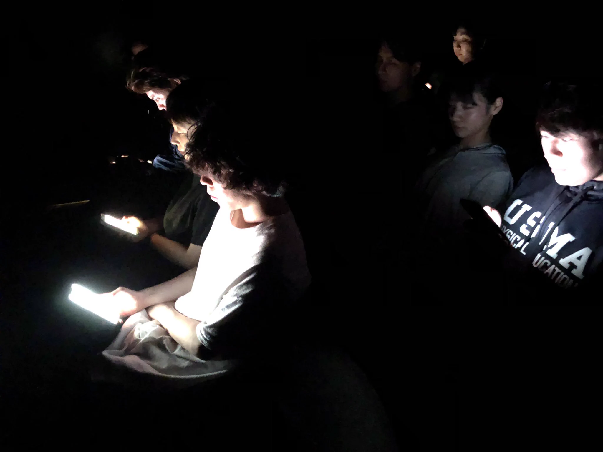 舞台の観劇中は絶対にスマホの電源は切ること！！！めっちゃ目立ちます