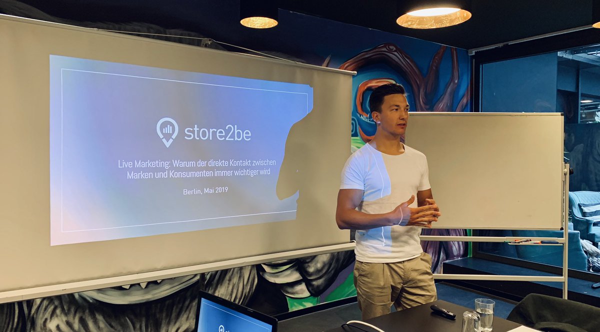 Echte Erlebnisse werden immer relevanter. Marlon Braumann von <a href="/store2be/">store2be</a> spricht über #Livemarketing bei unserem #Startup Day.