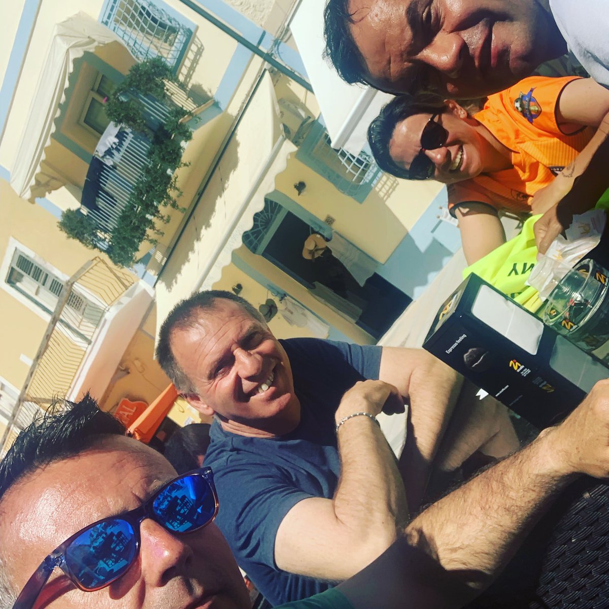 PdPCarlos's tweet photo. Arreglando el fútbol Italiano 🇮🇹  y español 🇪🇸 con  @pamconti8, Tony Gargiulo y David Arroyo... reunión en Lampedusa🇮🇹🇪🇸 Cercando soluzioni per il calcio italiano e spagnolo😃⚽️💪🏽🧤#nobrainnogain #porteros #ayudandoasumintodegloria #GOfratelsa https://t.co/vZIgxbRgIP