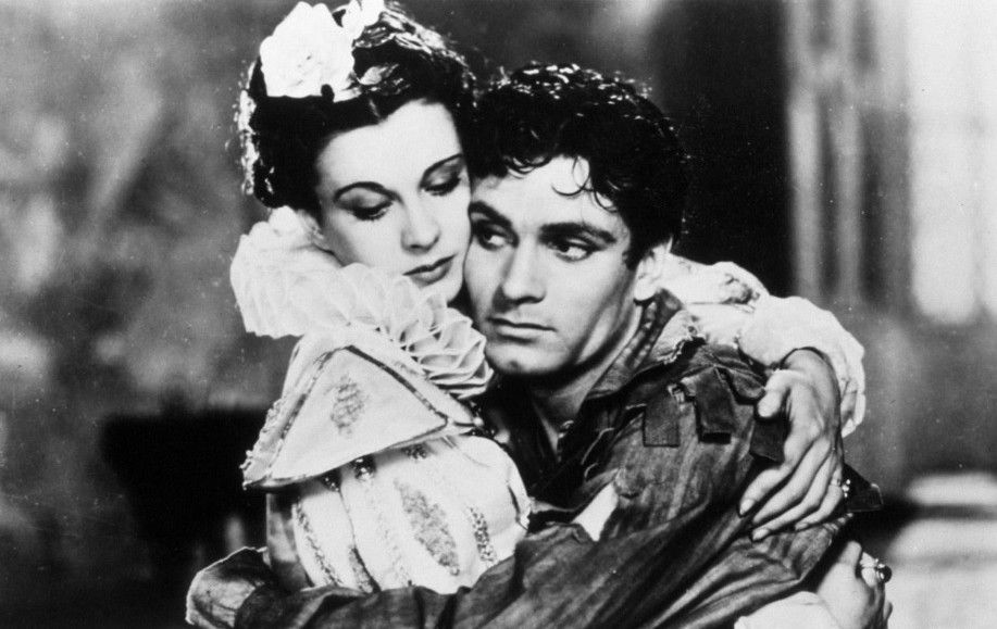 filmdialogueone's tweet photo. #FDRecommends 12:15 FIRE OVER ENGLAND (1937) *Subtitles Available* drama #LaurenceOlivier #FloraRobson #VivienLeigh A naval officer volunteers to go undercover in the Spanish court for Queen Elizabeth. @TalkingPicsTV https://t.co/wDiirtxYLy