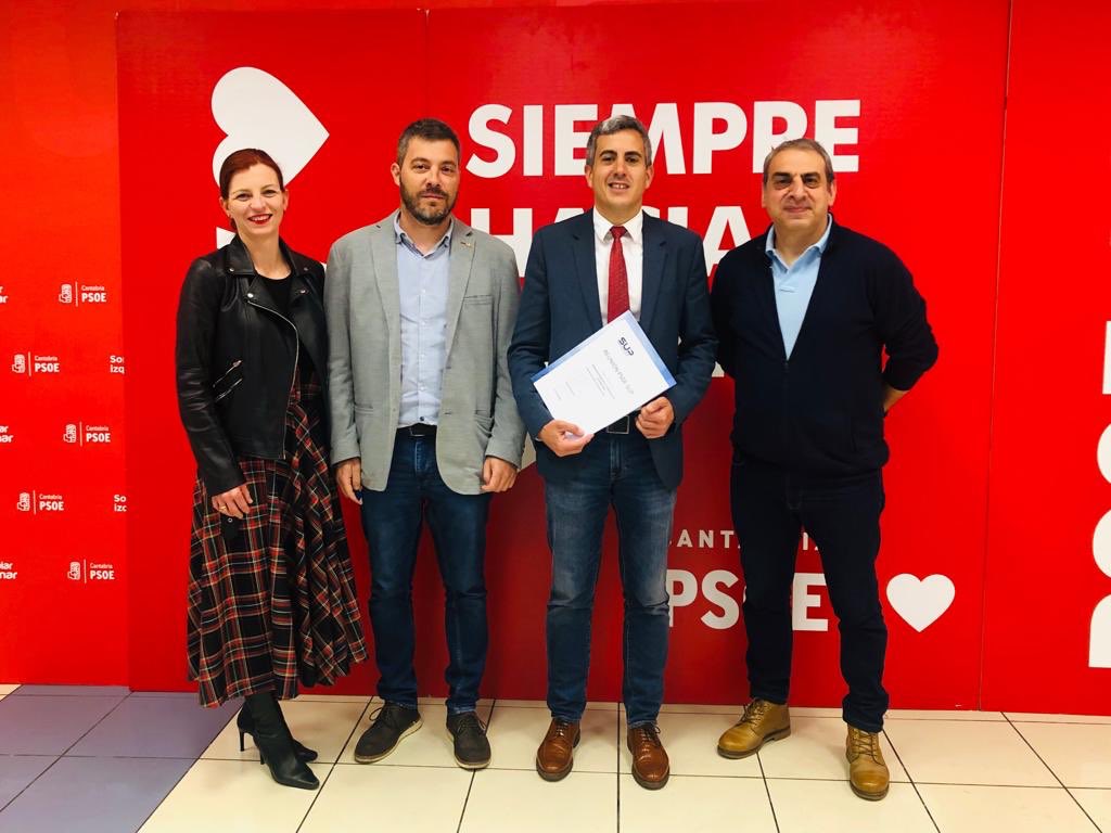 Pablo_Zuloaga's tweet photo. Esta mañana, me he reunido con miembros del @CantabriaSup para hablar de sus condiciones laborales y escuchar sus reivindicaciones más urgentes. 5 socialistas en el Congreso y en el Senado llevarán ahora su voz a #Madrid #CantabriaPorLoQueMasQuieres https://t.co/aiB91zHlzE