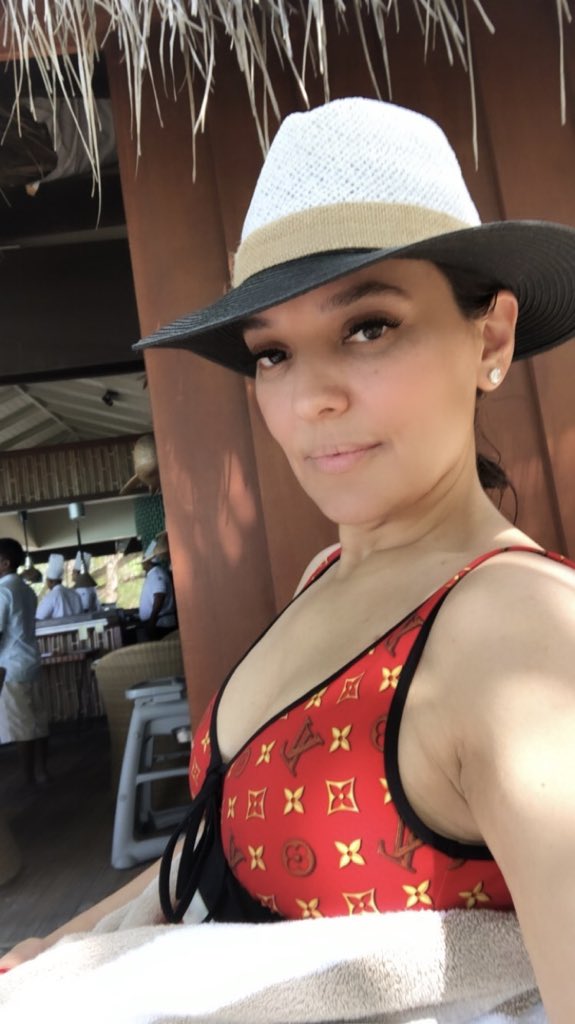 İyice dinlen dinlennnn dinlennnn  <a href="/DemetAkalin/">Demet Akalin</a> sen bunu sonuna kadar hakettin.ama bizleri unutma tatil dönüşü güzel enerjin ile bgm tarihi ver artık abla 💞💞💞💞💞💞