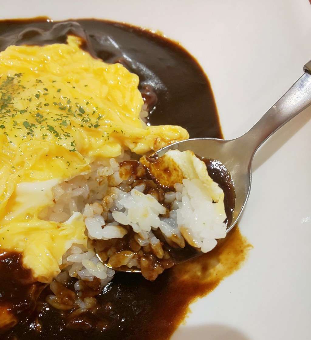 hashphotohankyu's tweet photo. ルーが主役!馴染む辛さが美味しいカレー「欧風Curry MONZU」
→https://t.co/h2lwKKKN5j
シンプルなバターライスにあっさりとした辛さが合う!マイルドにしたいときはサワークリームで一変!?
#上牧 #カレー #欧風CurryMONZU #欧風 #MONZU #オムライスカレー #サワークリーム https://t.co/l0bEbrtUXX
