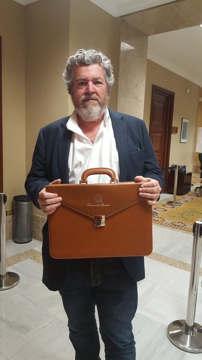 Nuestro diputado <a href="/juralde/">Juan López de Uralde</a> ya ha entregado sus credenciales en el <a href="/Congreso_Es/">Congreso</a>. ¡Todo listo para arrancar la próxima legislatura! 😉