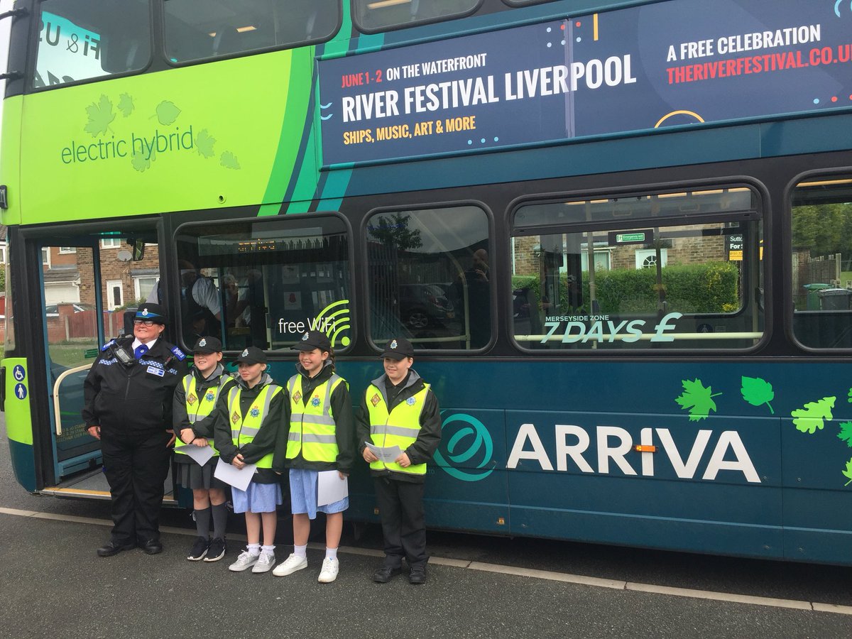 TravelsafeS's tweet image. And we&apos;re off on #OpMosca @Merseytravel with our @MinipoliceR from @ChrissiesSpeke @MerPolSpekeGars and @Beinnanoir @DsnMerpol educating motorists about reasons not to park in #busstops with PCSOs Jamie, Laura, Lee &amp;amp; Kellie