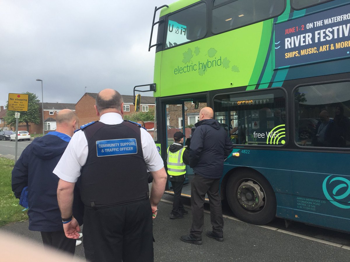 TravelsafeS's tweet image. And we&apos;re off on #OpMosca @Merseytravel with our @MinipoliceR from @ChrissiesSpeke @MerPolSpekeGars and @Beinnanoir @DsnMerpol educating motorists about reasons not to park in #busstops with PCSOs Jamie, Laura, Lee &amp;amp; Kellie