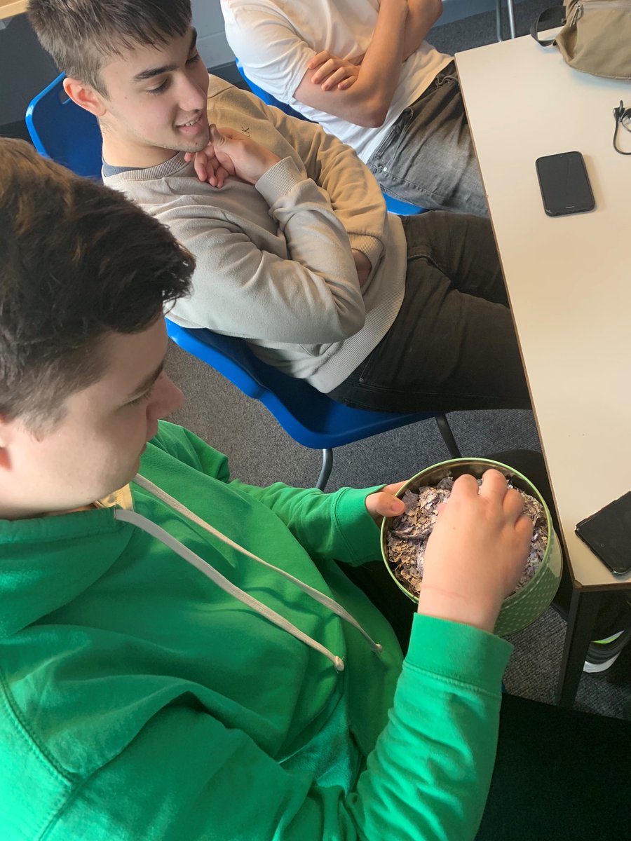 TLES16's tweet photo. The Bank of England have come in this morning to talk to our Y12&amp;Y13 students about the Bank of England and how technology is used within it. #BoESchoolTalks - Ned is looking at how they destroy old £20 notes! https://t.co/wlu5oBvuEP