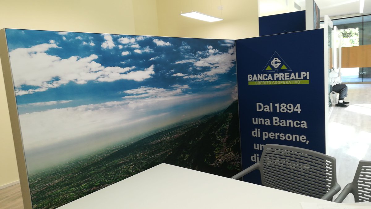 ABSGroupsrl's tweet photo. Cerchi delle strutture per allestire i tuoi spazi combinando efficacia comunicativa, estetica e funzionalità acustica?
Ecco i frame e i lightbox graficati, con pannelli fonoisolanti, realizzati da @ABSGroupsrl e installati nella nuova filiale di Banca Prealpi di Montebelluna! https://t.co/U9GMulPE5D