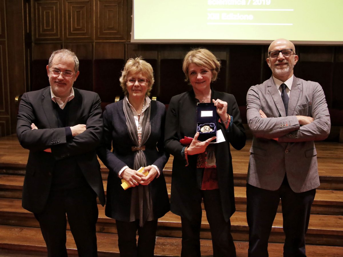PremioGalileo21's tweet photo. Cristina Cattaneo, con il libro “Naufraghi senza volto. Dare un nome alle vittime del Mediterraneo” (@CortinaEditore), è la vincitrice della XIII edizione del Premio letterario Galileo per la divulgazione scientifica! #PremioGalileo19 https://t.co/g4zLKMjEJv