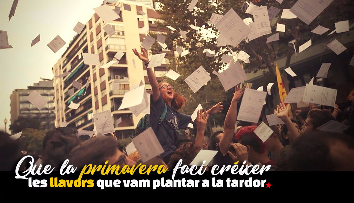 PoesiaRepublica's tweet photo. T'hem vist sempre lluitant,
contra pluja i vent,
per la nostra llibertat, incessant,
la teva tasca esdevingué referent.
Sents el clamor d'un poble cansat d'esclavatges?
som milions de vots valents,
Cridant #RepúblicaCatalana, #ProuOstatges!
Una #CatalunyaLliure és urgent!
PxR https://t.co/ZIZsyVVhPC